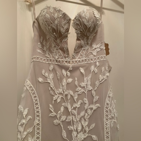 Never Worn - Jane Hill Wedding Dress - Picture 3 of 7